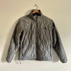 The North Face grey lightweight puffer jacket, M